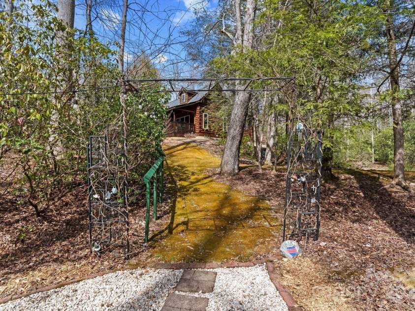 787 Shumont Road, Black Mountain, NC 28711.  MLS# CAR4239152, YatesRealty ID 5845. 