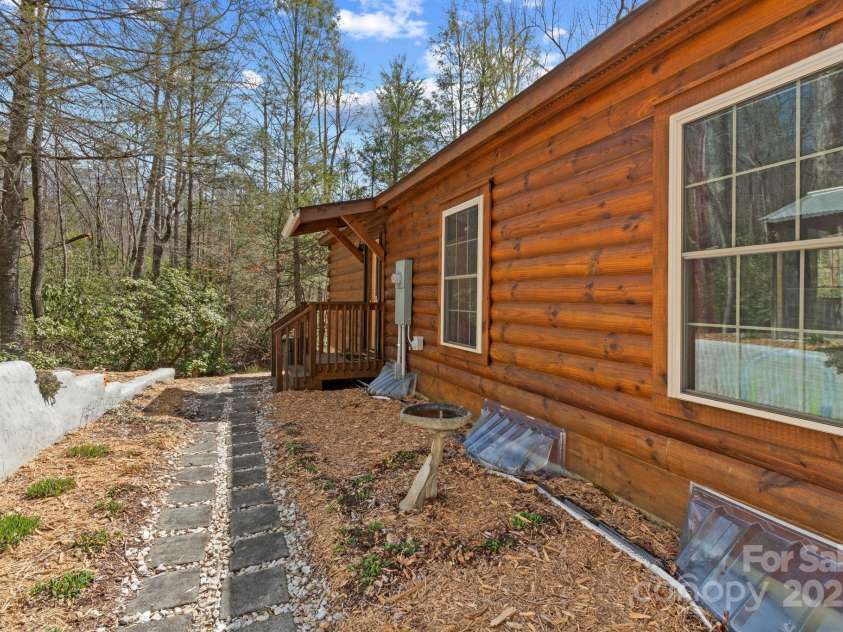 787 Shumont Road, Black Mountain, NC 28711.  MLS# CAR4239152, YatesRealty ID 5845. 