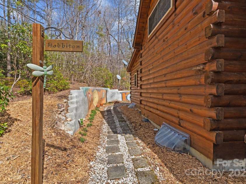 787 Shumont Road, Black Mountain, NC 28711.  MLS# CAR4239152, YatesRealty ID 5845. 