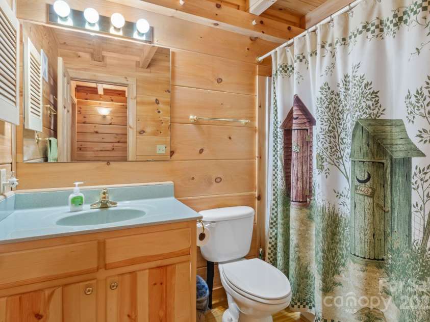 787 Shumont Road, Black Mountain, NC 28711.  MLS# CAR4239152, YatesRealty ID 5845. Guest bathroom