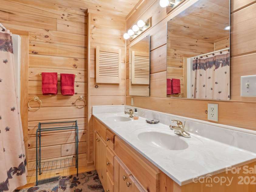 787 Shumont Road, Black Mountain, NC 28711.  MLS# CAR4239152, YatesRealty ID 5845. Primarty bathroom