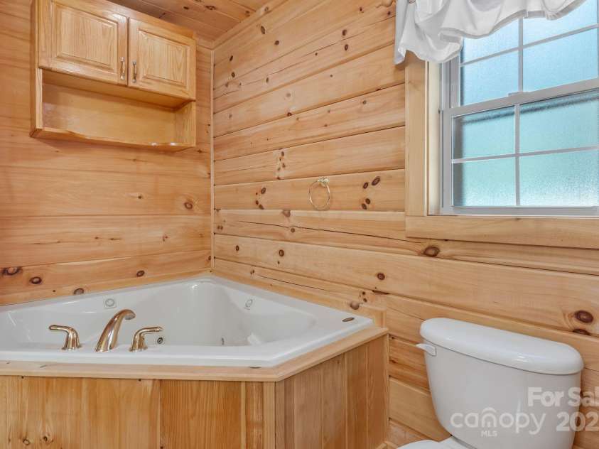 787 Shumont Road, Black Mountain, NC 28711.  MLS# CAR4239152, YatesRealty ID 5845. Primary bathroom