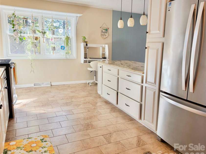 430 Carters Ridge Road, Spruce Pine, NC 28777.  MLS# CAR4437629, YatesRealty ID 58450. 
