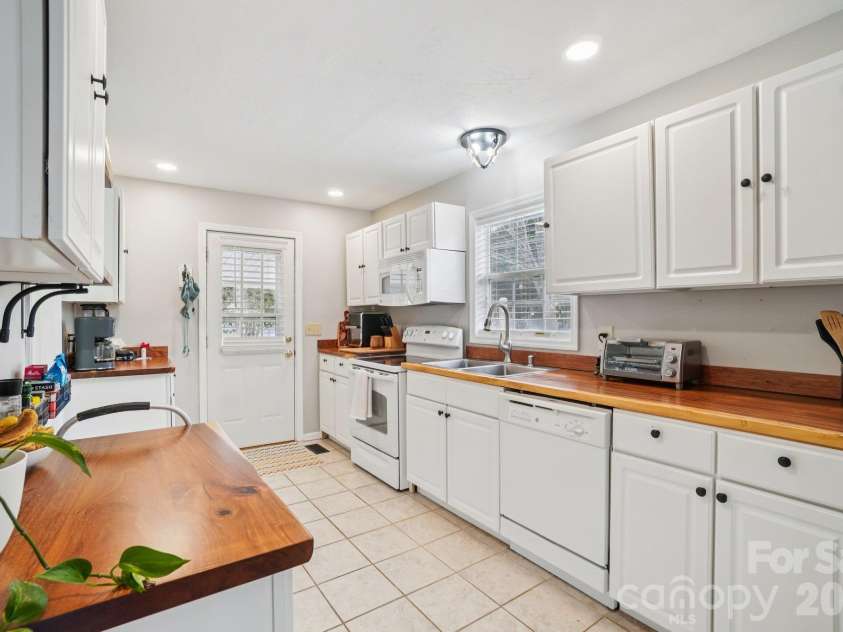 130 Sherwood Drive, Lake Lure, NC 28746.  MLS# CAR4437633, YatesRealty ID 58459. 