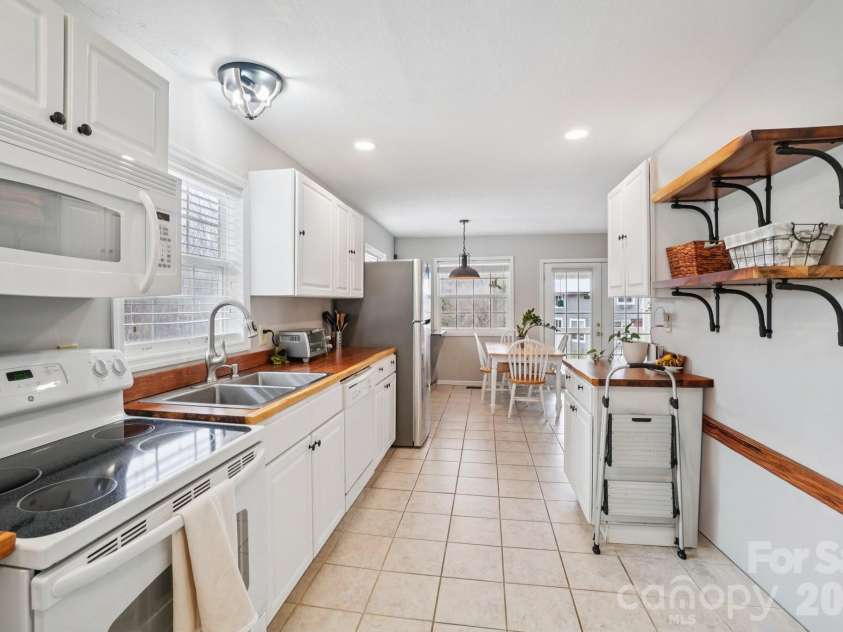130 Sherwood Drive, Lake Lure, NC 28746.  MLS# CAR4437633, YatesRealty ID 58459. 