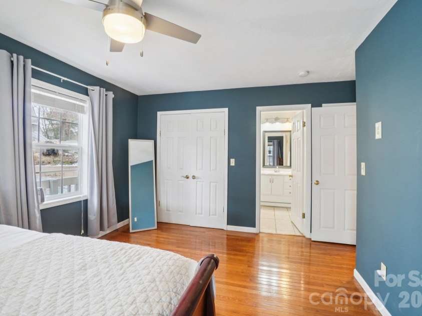 130 Sherwood Drive, Lake Lure, NC 28746.  MLS# CAR4437633, YatesRealty ID 58459. Ensuite bathroom
