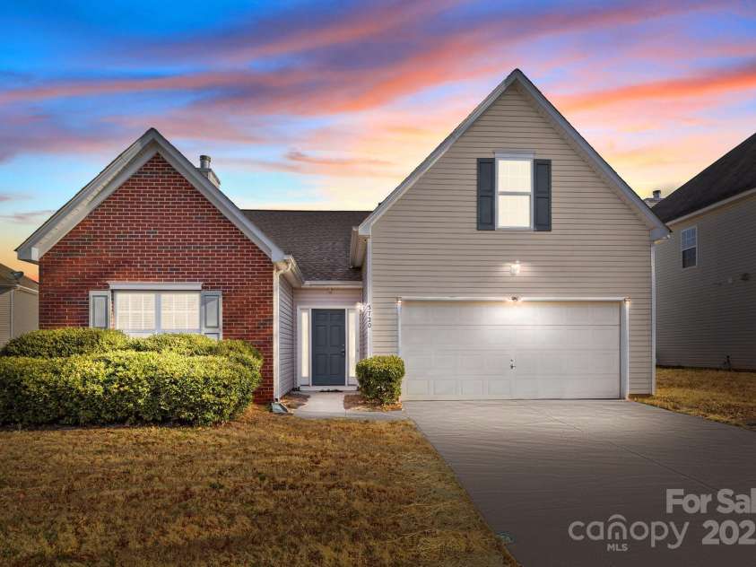 5720 Parkstone Drive, Matthews, NC 28104.  MLS# CAR4224035, YatesRealty ID 5846. 