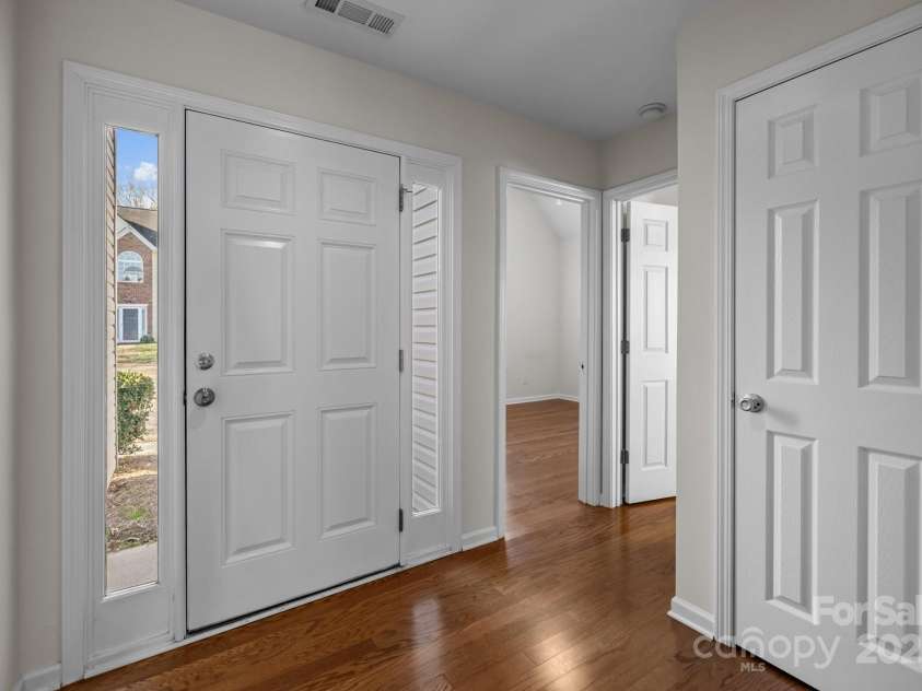 5720 Parkstone Drive, Matthews, NC 28104.  MLS# CAR4224035, YatesRealty ID 5846. 