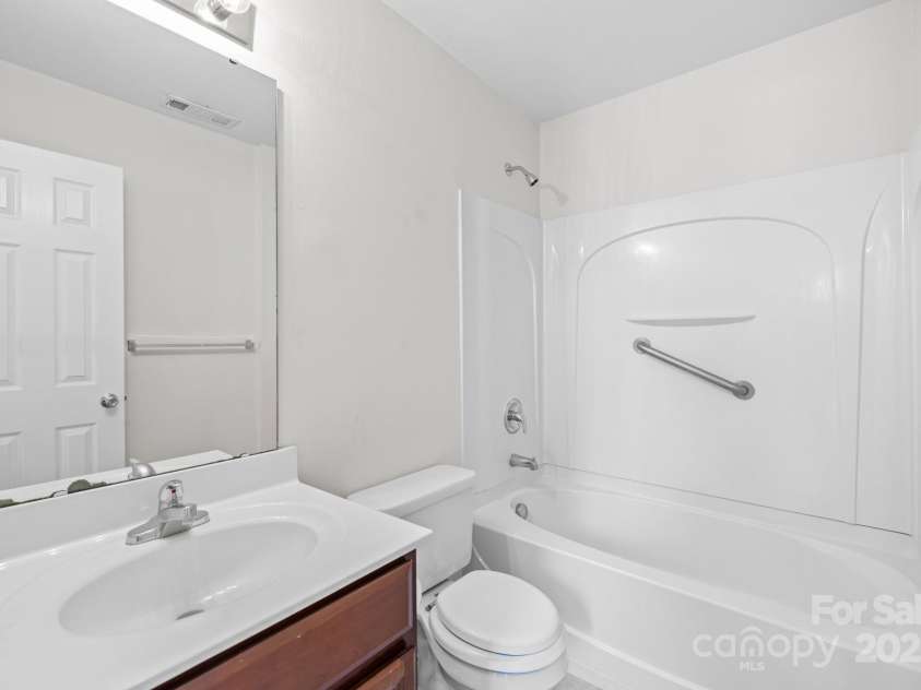 5720 Parkstone Drive, Matthews, NC 28104.  MLS# CAR4224035, YatesRealty ID 5846. 