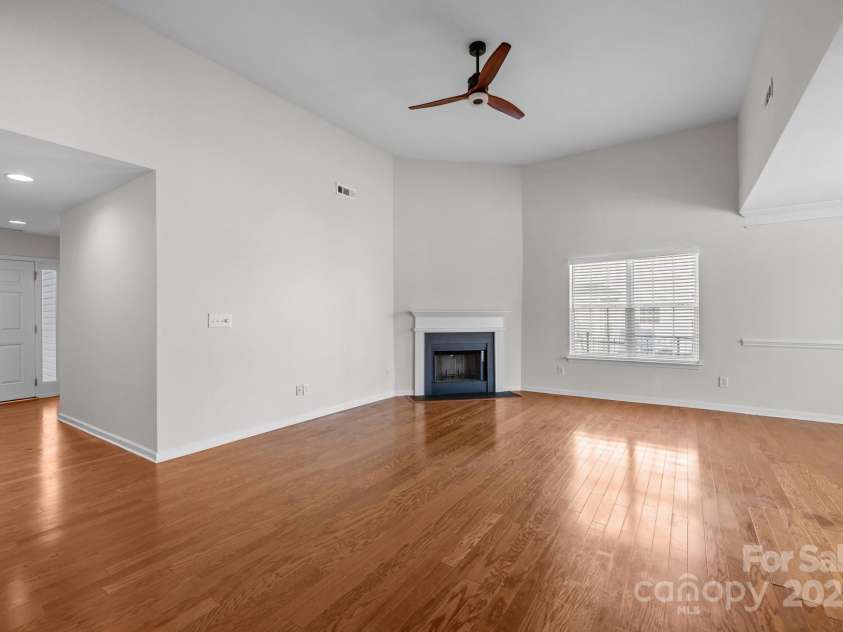 5720 Parkstone Drive, Matthews, NC 28104.  MLS# CAR4224035, YatesRealty ID 5846. 