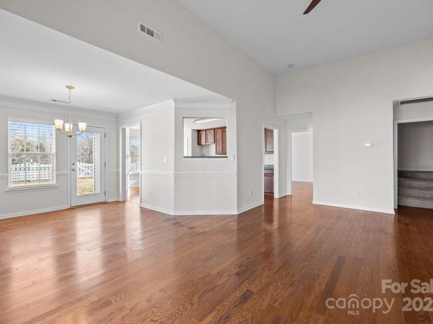 5720 Parkstone Drive, Matthews, NC 28104.  MLS# CAR4224035, YatesRealty ID 5846. 