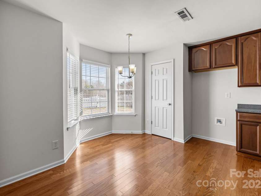 5720 Parkstone Drive, Matthews, NC 28104.  MLS# CAR4224035, YatesRealty ID 5846. 