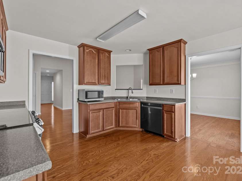 5720 Parkstone Drive, Matthews, NC 28104.  MLS# CAR4224035, YatesRealty ID 5846. 