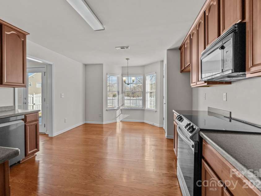 5720 Parkstone Drive, Matthews, NC 28104.  MLS# CAR4224035, YatesRealty ID 5846. 