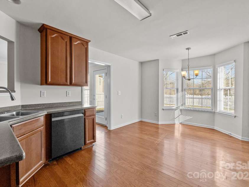 5720 Parkstone Drive, Matthews, NC 28104.  MLS# CAR4224035, YatesRealty ID 5846. 