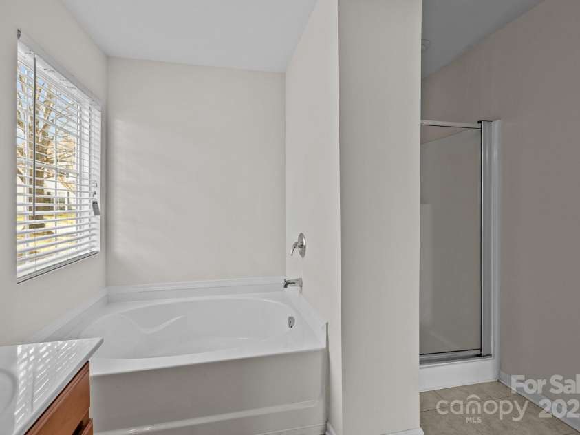 5720 Parkstone Drive, Matthews, NC 28104.  MLS# CAR4224035, YatesRealty ID 5846. 