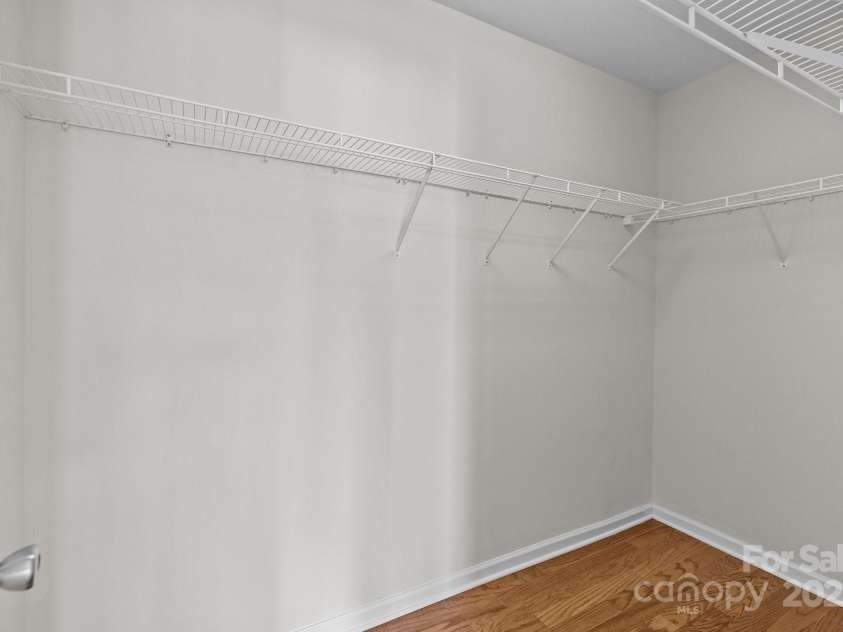 5720 Parkstone Drive, Matthews, NC 28104.  MLS# CAR4224035, YatesRealty ID 5846. 