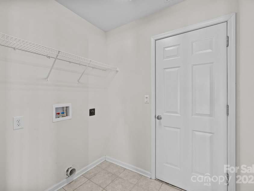 5720 Parkstone Drive, Matthews, NC 28104.  MLS# CAR4224035, YatesRealty ID 5846. 