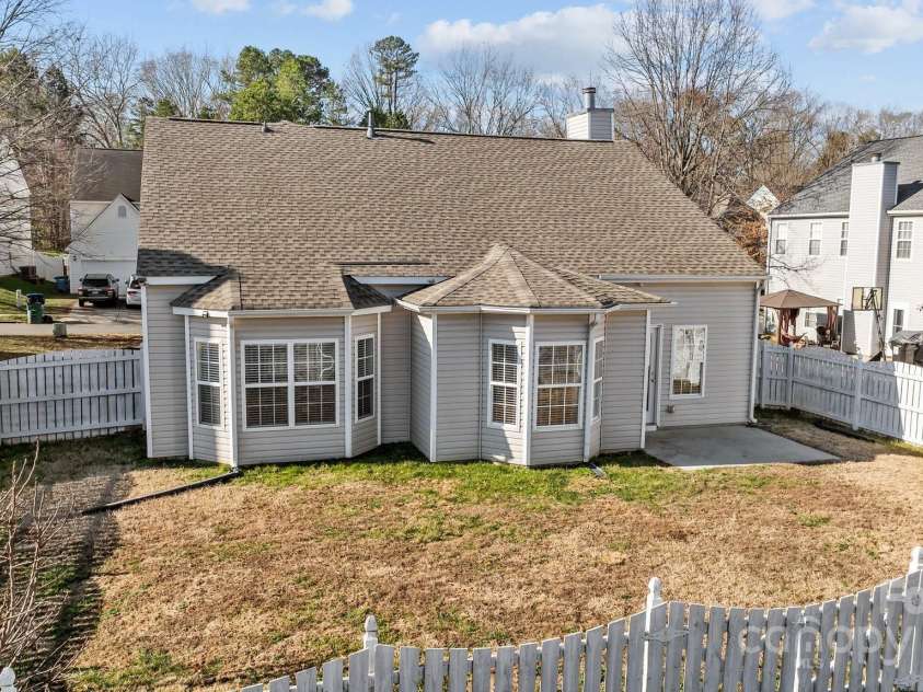 5720 Parkstone Drive, Matthews, NC 28104.  MLS# CAR4224035, YatesRealty ID 5846. 