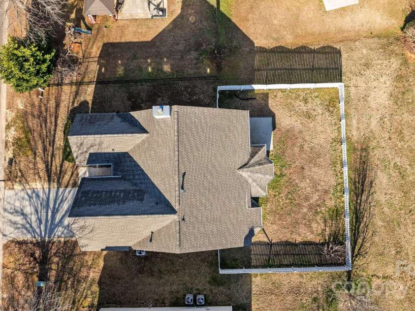 5720 Parkstone Drive, Matthews, NC 28104.  MLS# CAR4224035, YatesRealty ID 5846. 