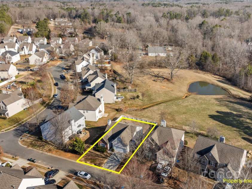 5720 Parkstone Drive, Matthews, NC 28104.  MLS# CAR4224035, YatesRealty ID 5846. 