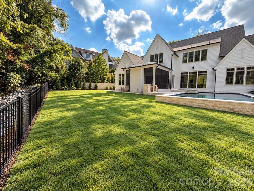 519 Meadowbrook Road, Charlotte, NC 28211.  MLS# CAR4372473, YatesRealty ID 58462. 