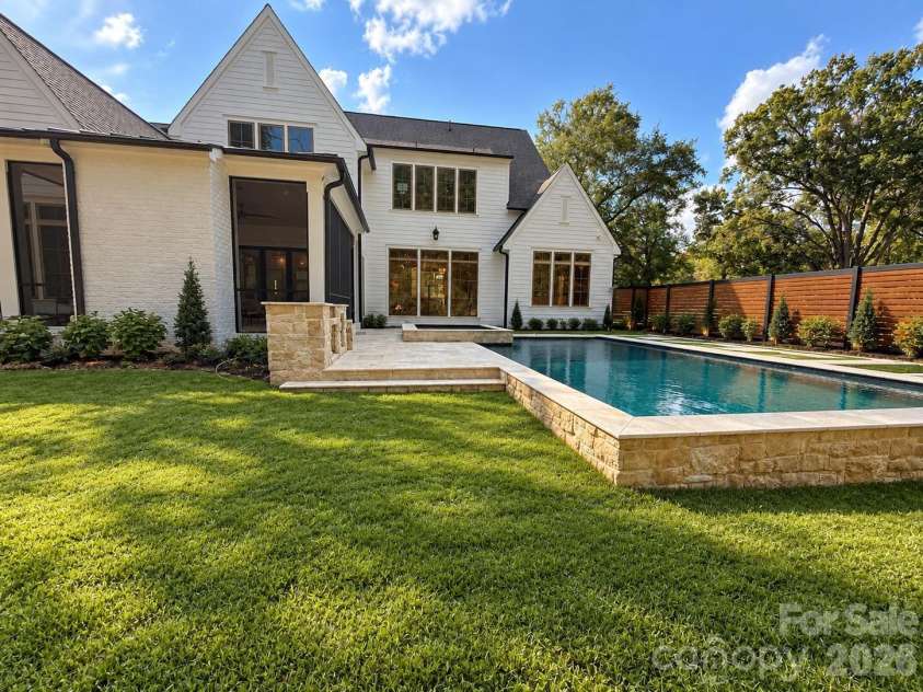 519 Meadowbrook Road, Charlotte, NC 28211.  MLS# CAR4372473, YatesRealty ID 58462. 