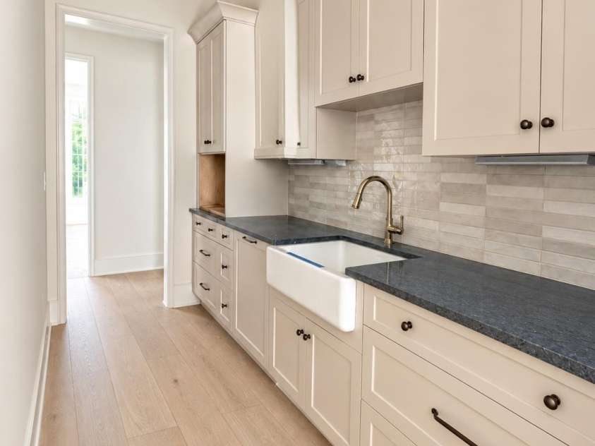 519 Meadowbrook Road, Charlotte, NC 28211.  MLS# CAR4372473, YatesRealty ID 58462. 