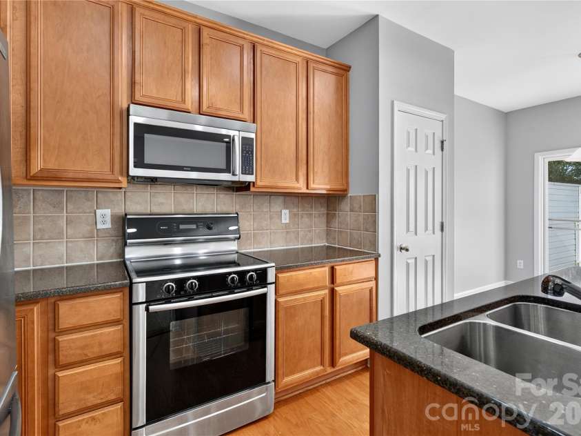 2053 Cambridge Beltway Drive, Charlotte, NC 28273.  MLS# CAR4437643, YatesRealty ID 58463. 