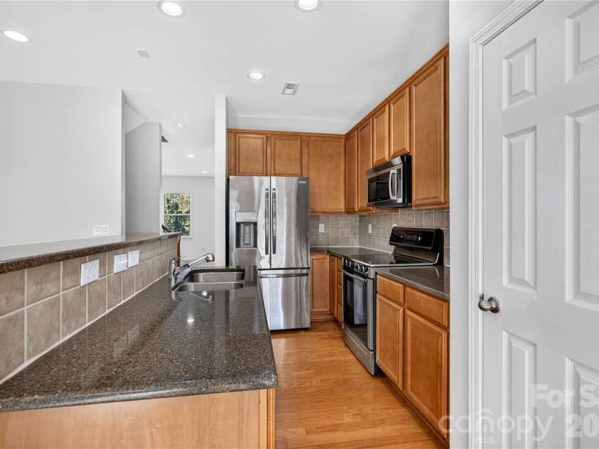 2053 Cambridge Beltway Drive, Charlotte, NC 28273.  MLS# CAR4437643, YatesRealty ID 58463. 