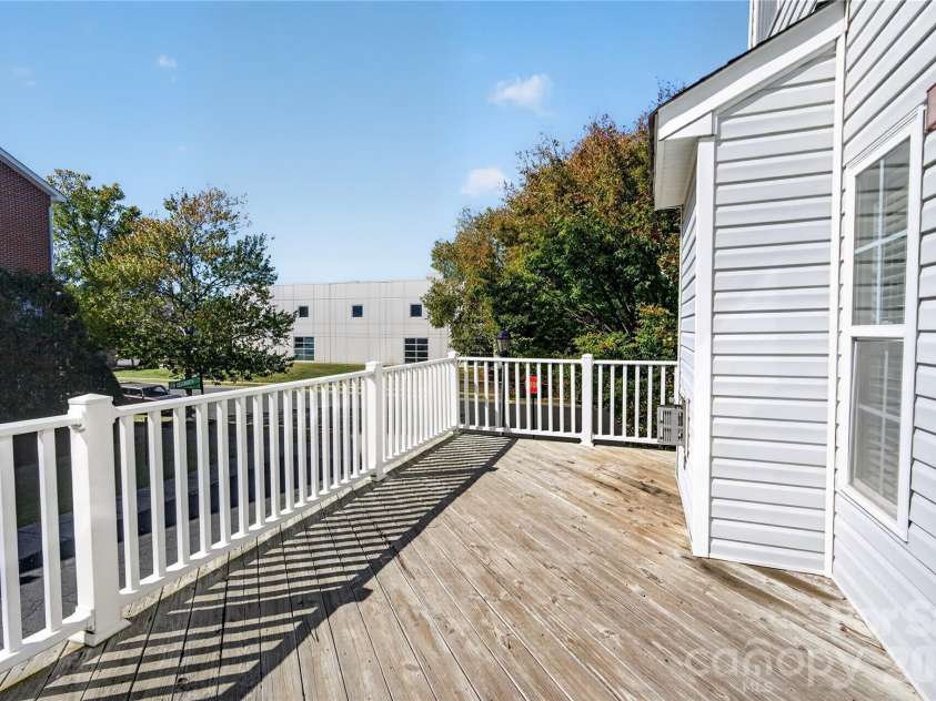 2053 Cambridge Beltway Drive, Charlotte, NC 28273.  MLS# CAR4437643, YatesRealty ID 58463. 