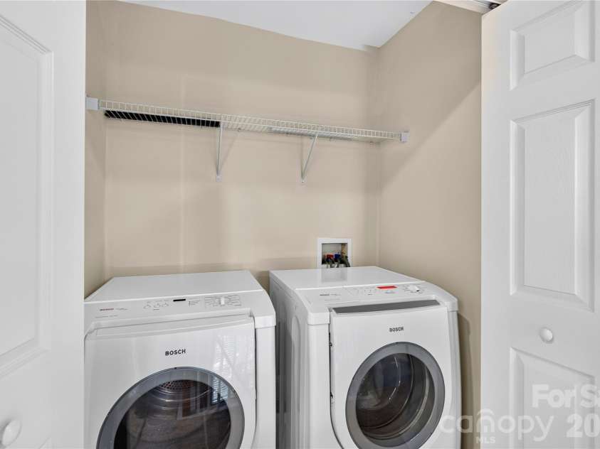 2053 Cambridge Beltway Drive, Charlotte, NC 28273.  MLS# CAR4437643, YatesRealty ID 58463. 