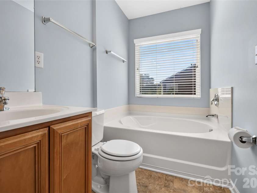 2053 Cambridge Beltway Drive, Charlotte, NC 28273.  MLS# CAR4437643, YatesRealty ID 58463. 