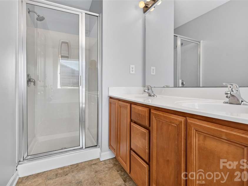 2053 Cambridge Beltway Drive, Charlotte, NC 28273.  MLS# CAR4437643, YatesRealty ID 58463. 