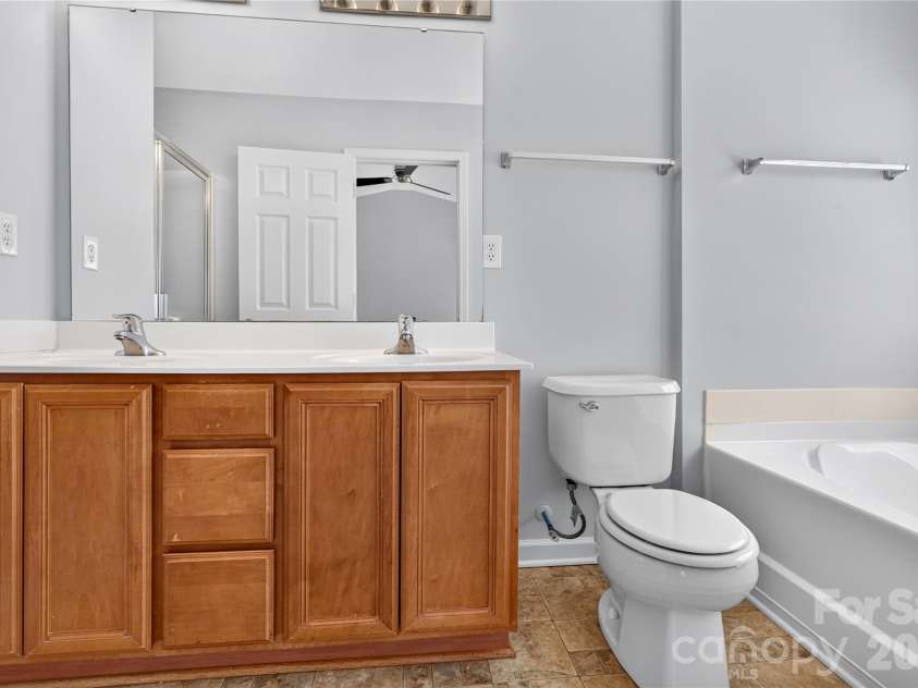 2053 Cambridge Beltway Drive, Charlotte, NC 28273.  MLS# CAR4437643, YatesRealty ID 58463. 