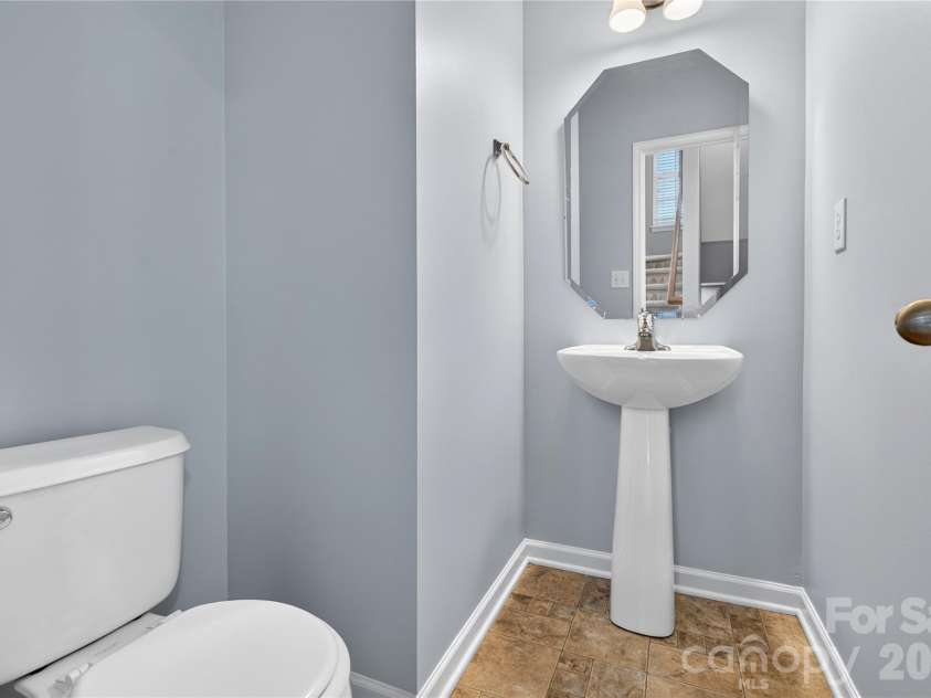 2053 Cambridge Beltway Drive, Charlotte, NC 28273.  MLS# CAR4437643, YatesRealty ID 58463. 