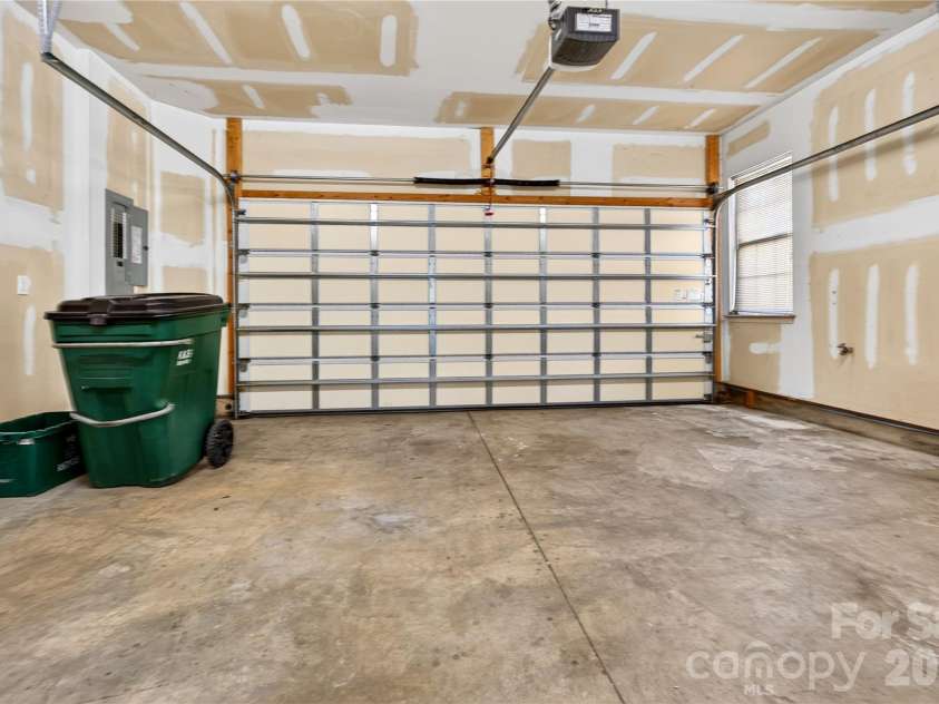 2053 Cambridge Beltway Drive, Charlotte, NC 28273.  MLS# CAR4437643, YatesRealty ID 58463. 