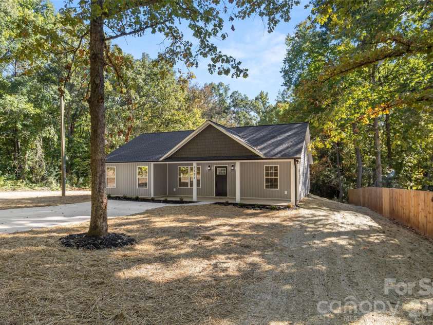 1922 Fender Lane, Lancaster, SC 29720.  MLS# CAR4436181, YatesRealty ID 58465. 