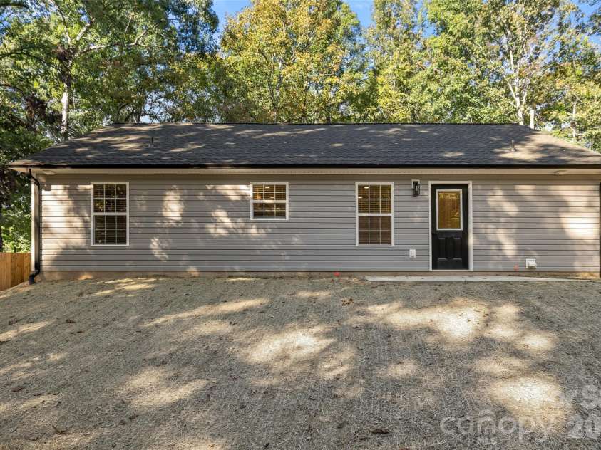 1922 Fender Lane, Lancaster, SC 29720.  MLS# CAR4436181, YatesRealty ID 58465. 