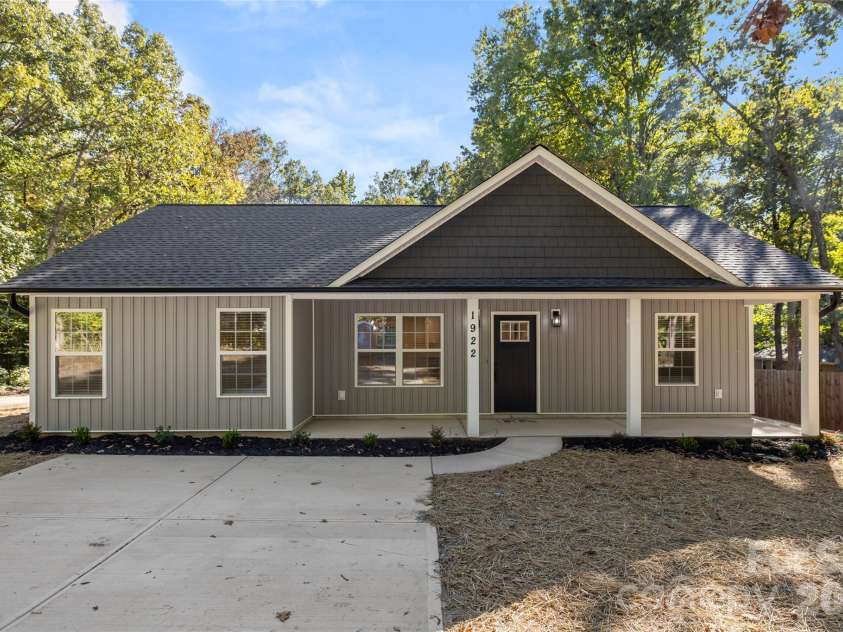 1922 Fender Lane, Lancaster, SC 29720.  MLS# CAR4436181, YatesRealty ID 58465. 