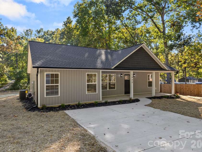 1922 Fender Lane, Lancaster, SC 29720.  MLS# CAR4436181, YatesRealty ID 58465. 