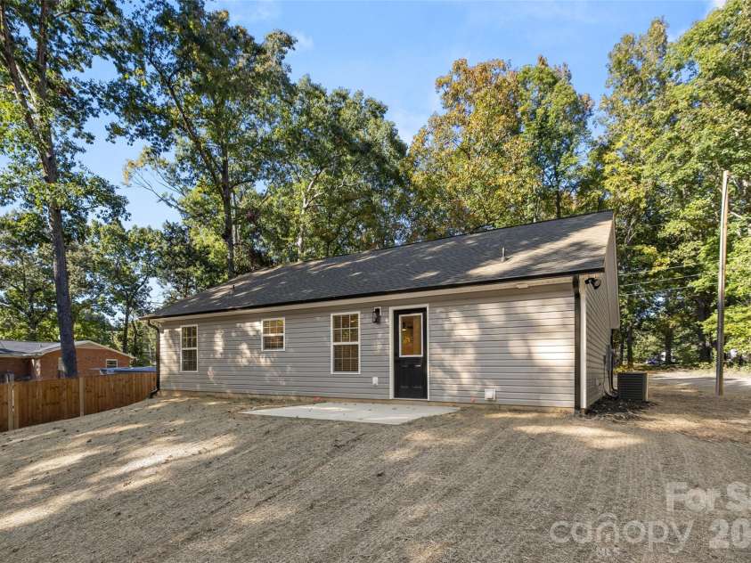 1922 Fender Lane, Lancaster, SC 29720.  MLS# CAR4436181, YatesRealty ID 58465. 