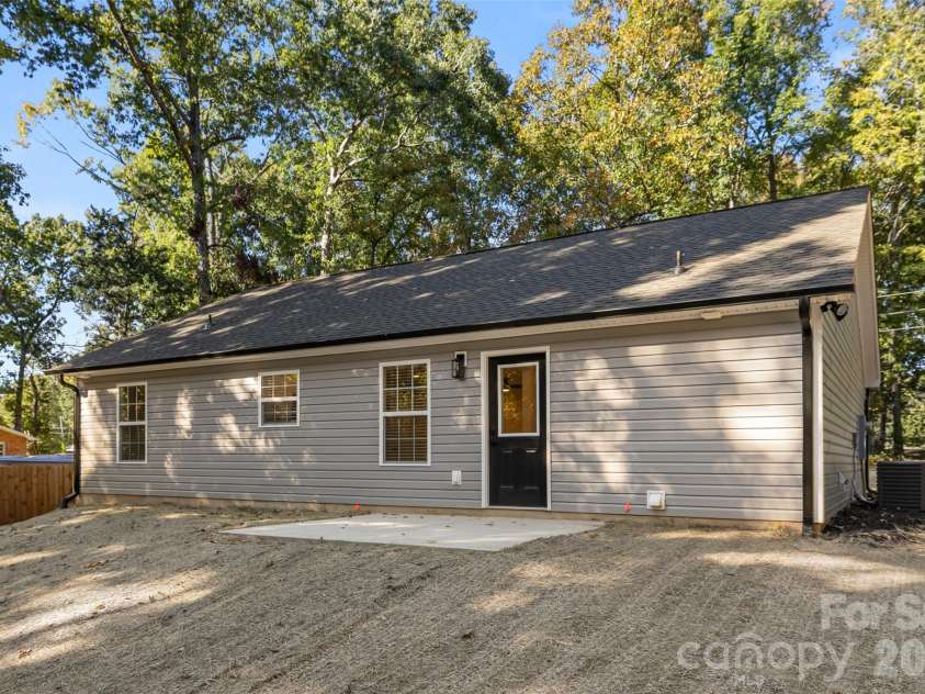 1922 Fender Lane, Lancaster, SC 29720.  MLS# CAR4436181, YatesRealty ID 58465. 