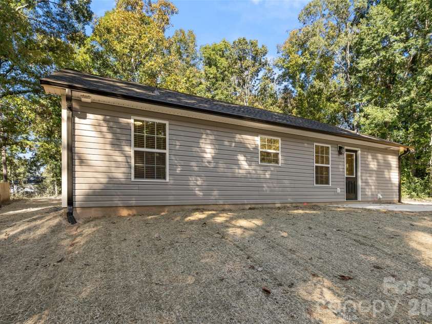 1922 Fender Lane, Lancaster, SC 29720.  MLS# CAR4436181, YatesRealty ID 58465. 
