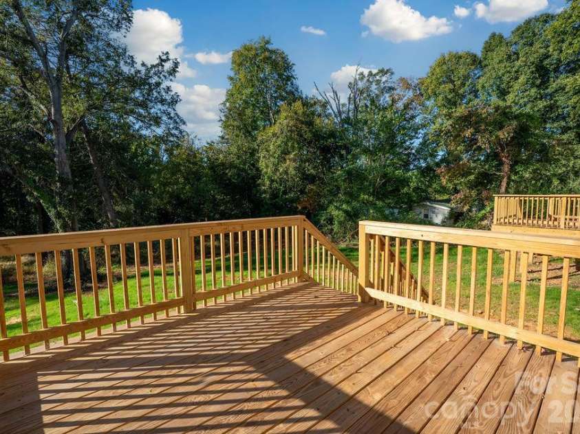 1433 10th Avenue, Hickory, NC 28602.  MLS# CAR4437663, YatesRealty ID 58469. 