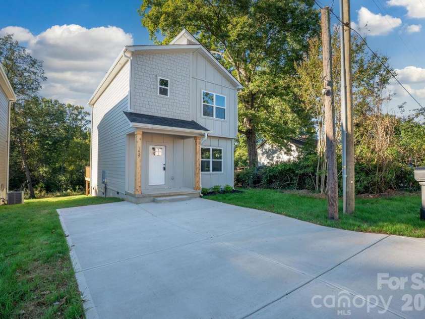 1437 10th Avenue, Hickory, NC 28602.  MLS# CAR4437665, YatesRealty ID 58470. 