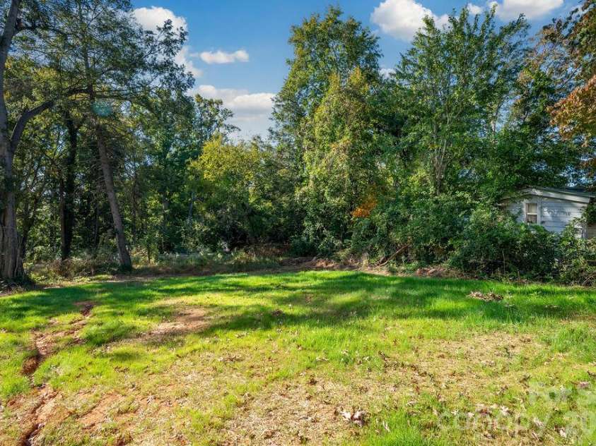 1437 10th Avenue, Hickory, NC 28602.  MLS# CAR4437665, YatesRealty ID 58470. 