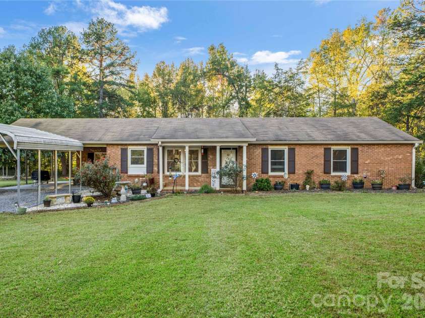 1875 Davis Circle, Clover, SC 29710.  MLS# CAR4430954, YatesRealty ID 58473. 