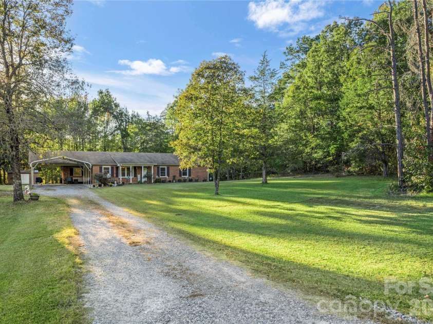 1875 Davis Circle, Clover, SC 29710.  MLS# CAR4430954, YatesRealty ID 58473. 