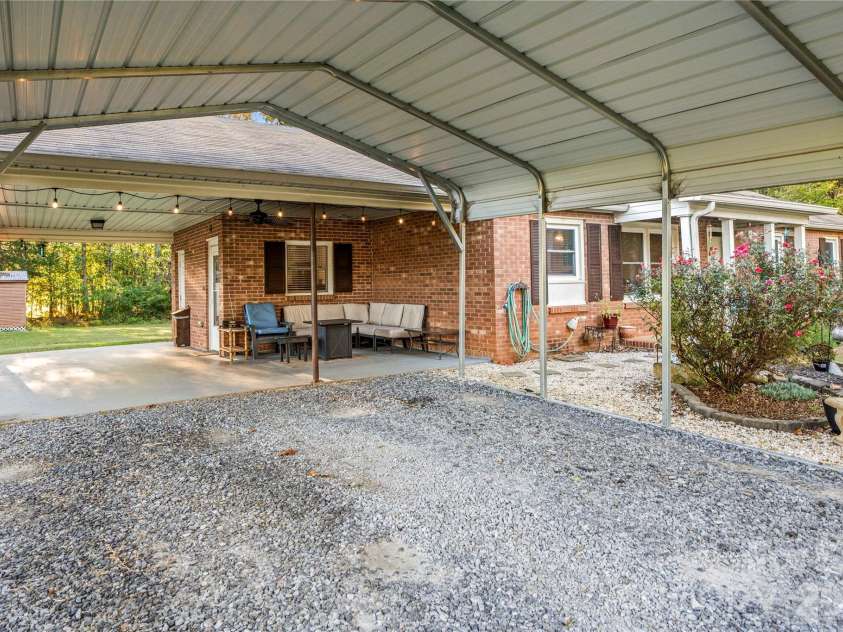 1875 Davis Circle, Clover, SC 29710.  MLS# CAR4430954, YatesRealty ID 58473. 